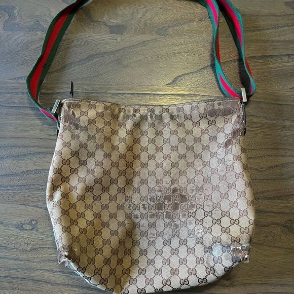 Authentic Gucci Crossbody🪷 - Picture 2 of 12
